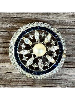 Vintage Ciner Rhinestone & Faux Pearl Round Brooch With Blue Accents Elegant Des